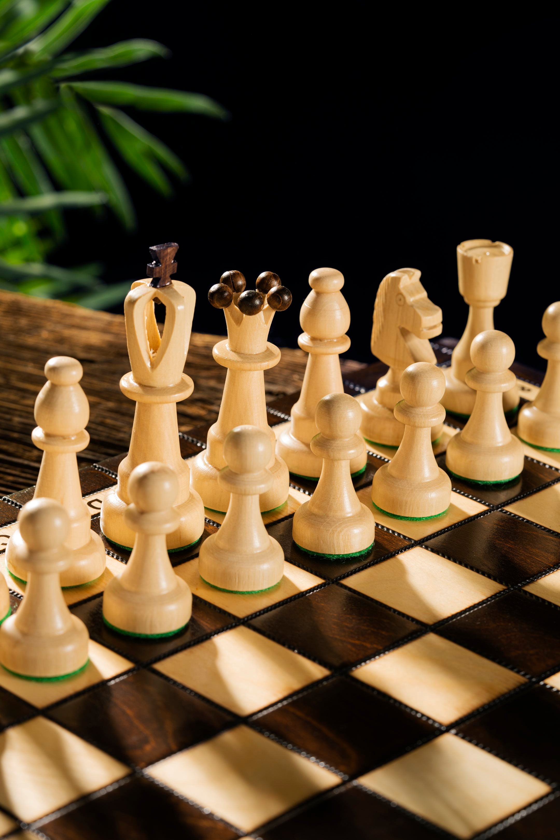 BESKID Chess Set 49x49cm – Hand-Carved Hornbeam Folding Board – image 3
