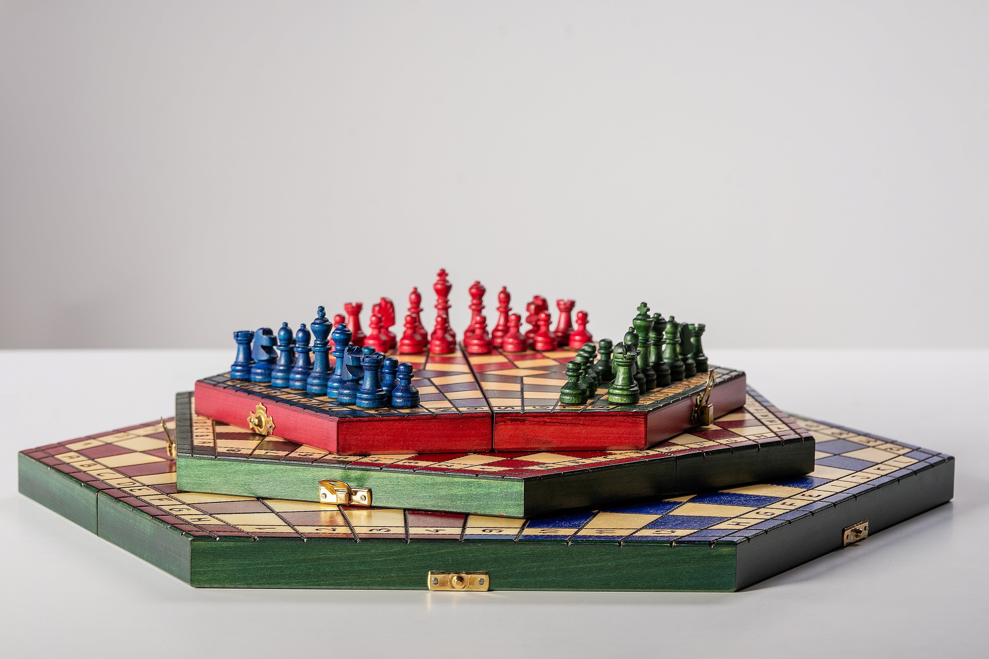 Three Player Chess Set Medium Tricolour 40x35cm – Hexagonal Board with Coloured Pieces – image 4