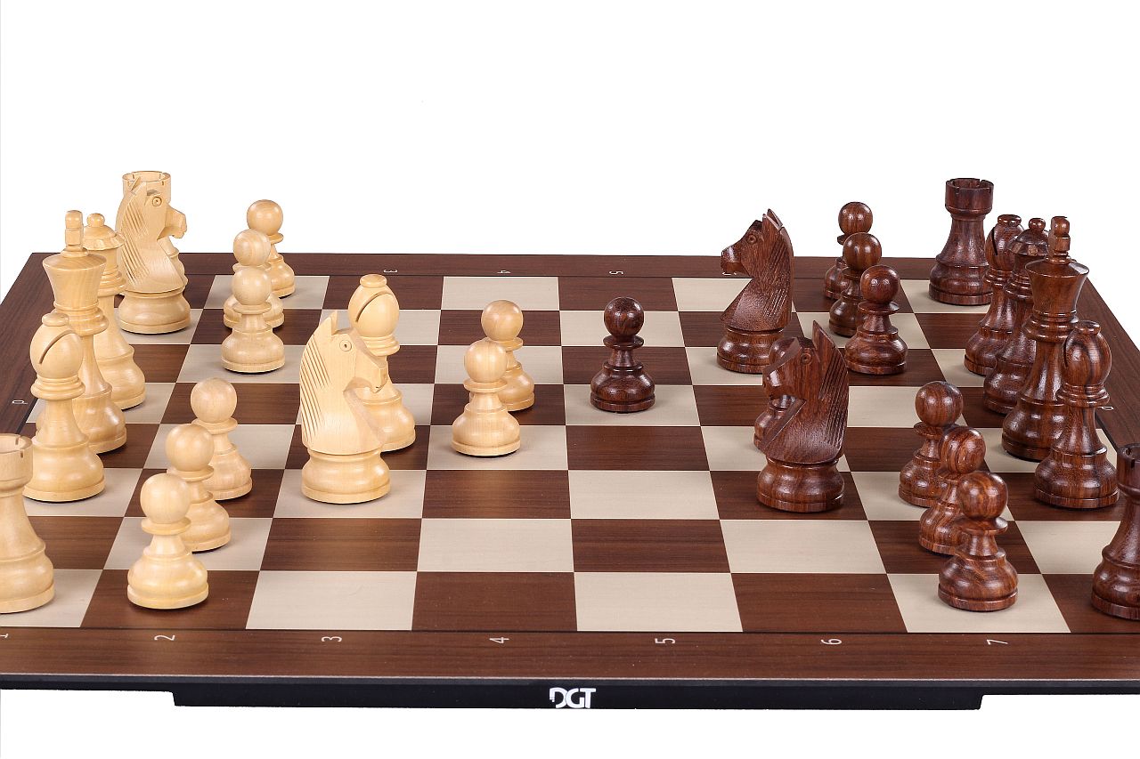 DGT SMART Board Set – Electronic Chessboard with Timeless Pieces – image 5