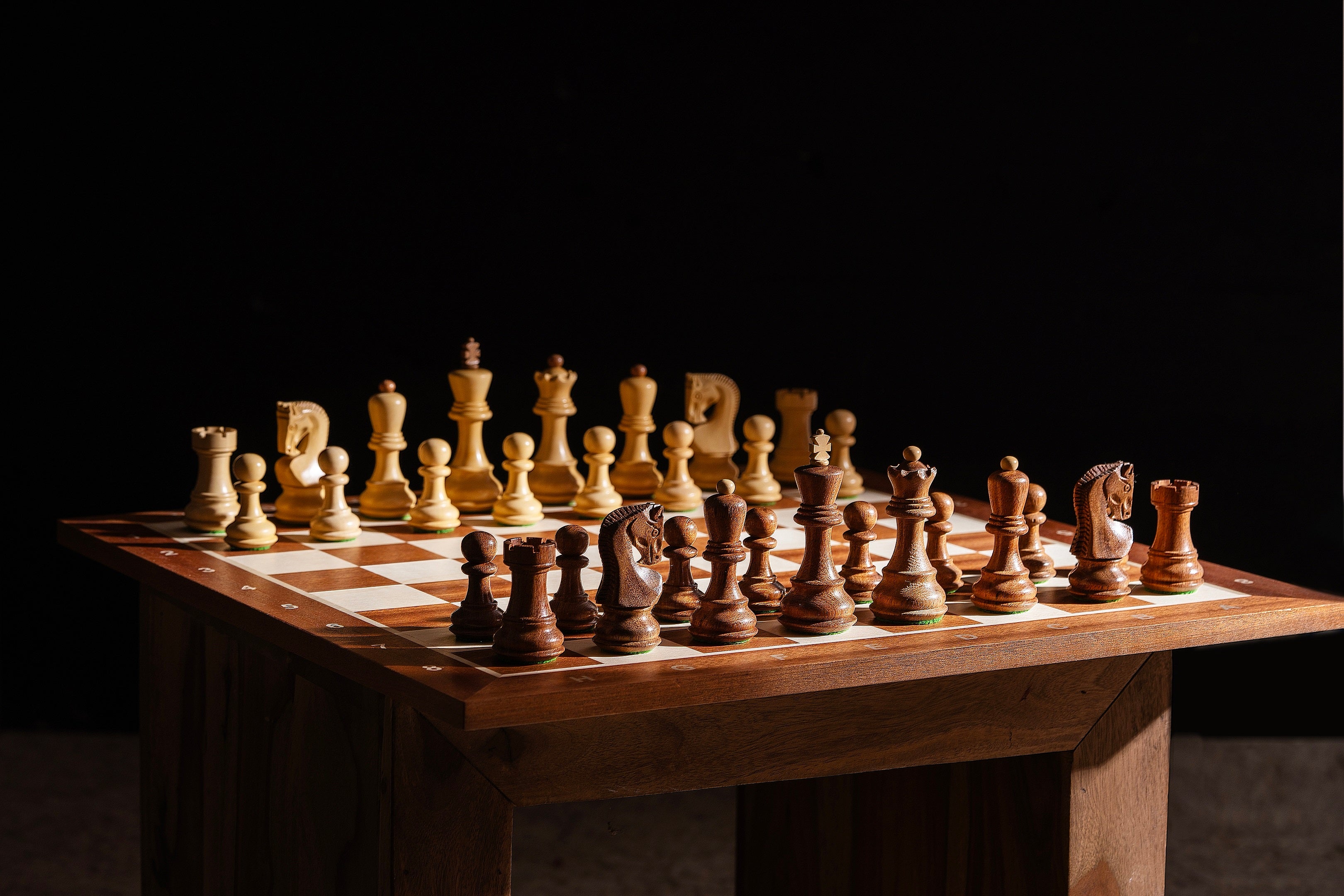 Zagreb Chess Pieces 3.75" - Acacia Boxwood Carved Historic Set with Extra Queens – image 2