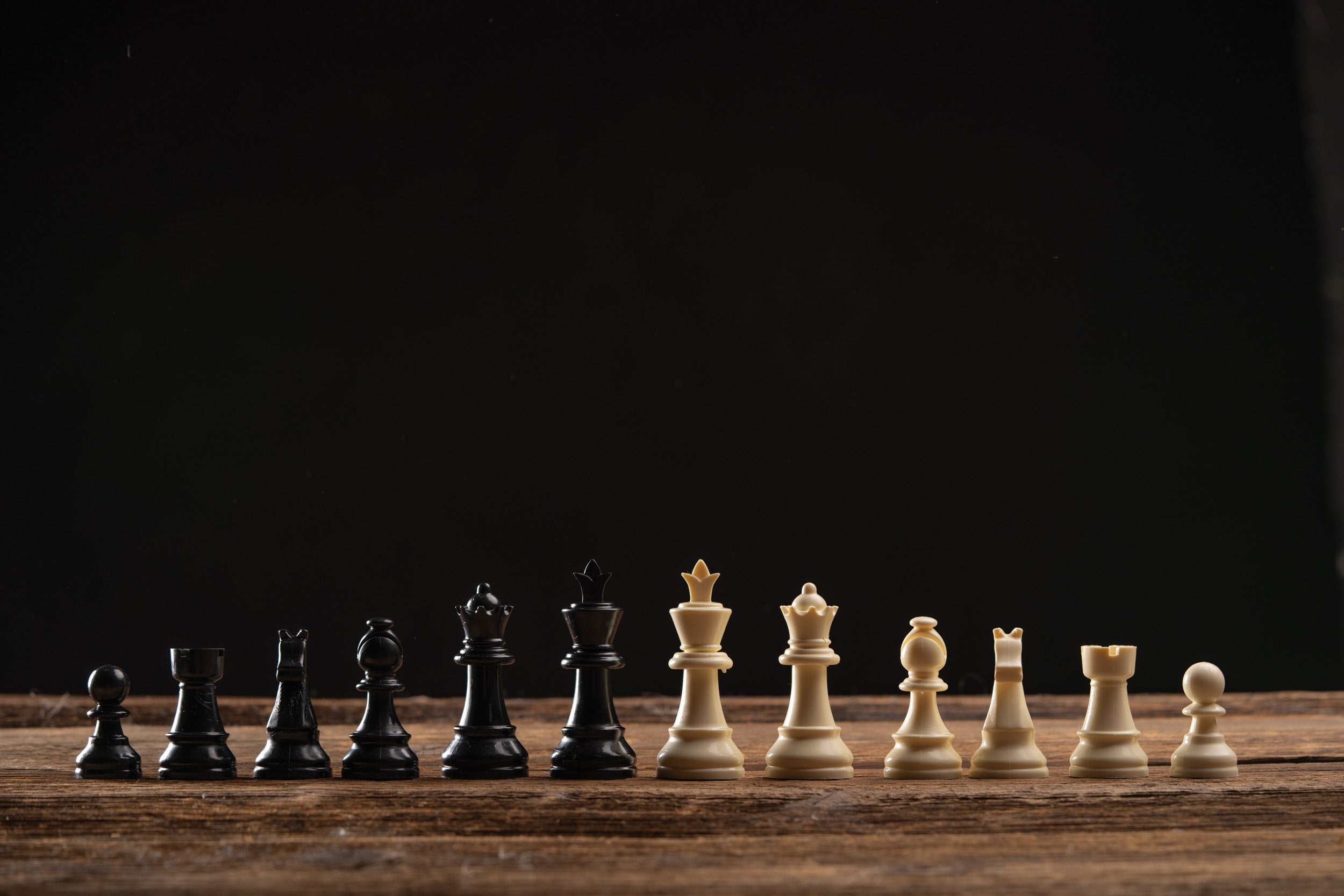 Staunton Plastic Chess Pieces 95mm King – Large Tournament No.6 – image 2