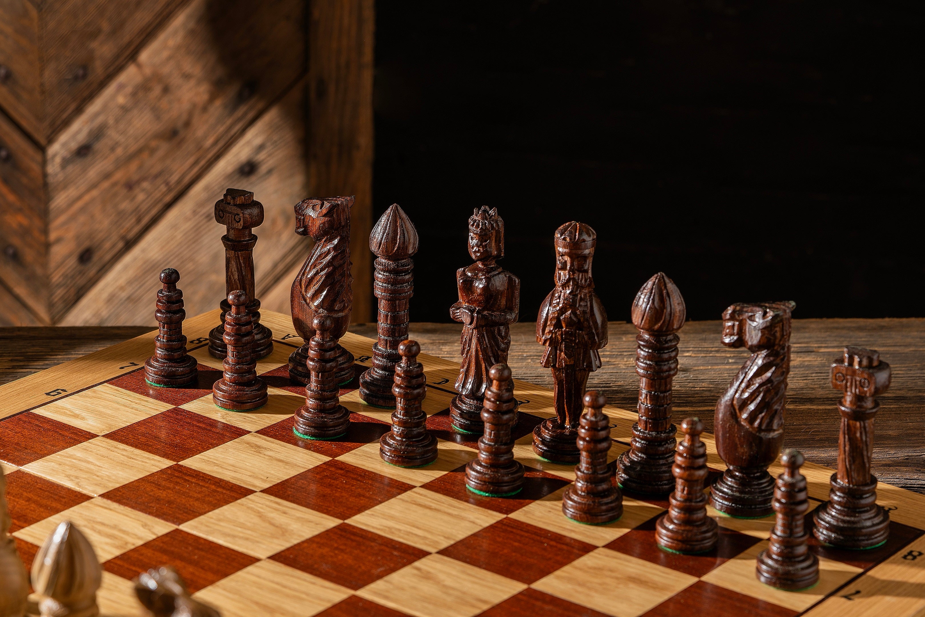 OAK Chess Set 65x65cm – Hand-Carved Oak with Mahogany Inlay – image 7