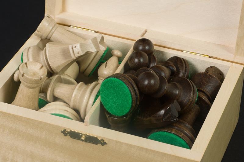 Staunton No.4 Set in Wooden Box (Light) — 80 mm King with Storage Case